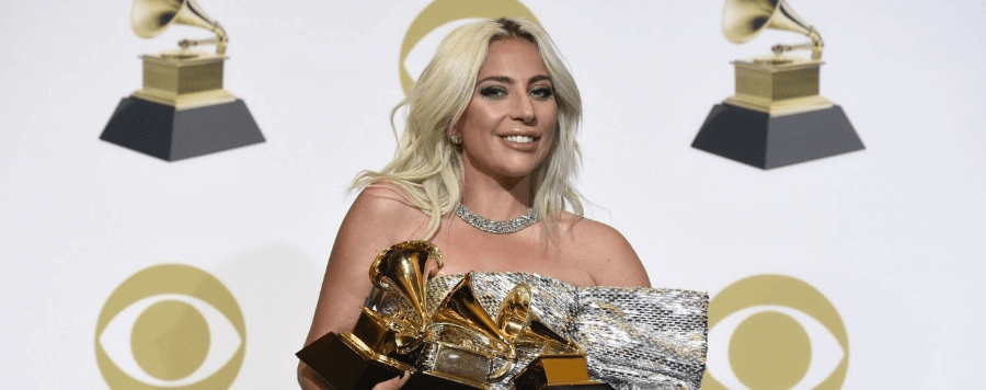 Леди Гага и ее золотые граммофоны
