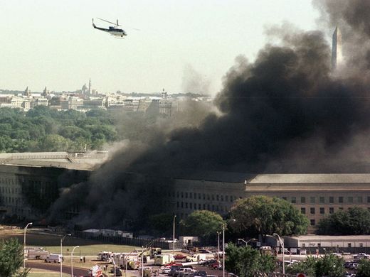 Западное крыло Пентагона в дыму