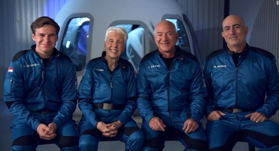 Космический полет Blue Origin. Джефф и Марк Безос, Уолли Фанк и Оливер Дэмен