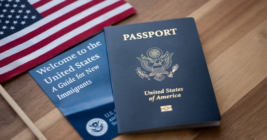 Иммиграция в США. Паспорт и флаг США