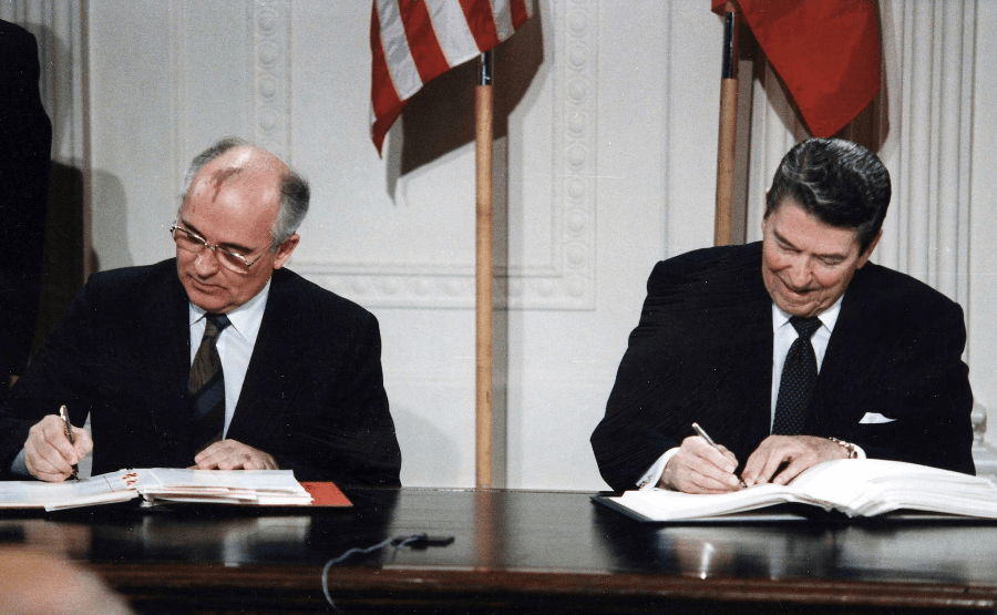 Подписание договора о ликвидации ракет малой и средней дальности в Вашингтоне. 1987г.