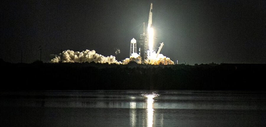 SpaceX отправляет космонавтов на МКС. Позитив 2020 года