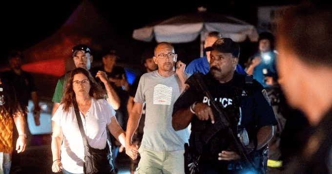Люди и полицейские после стрельбы на фестивале еды 2019 в Калифорнии